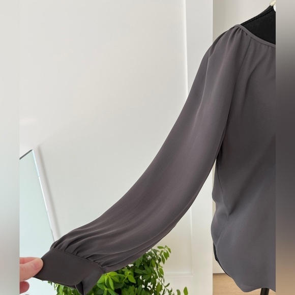 JOIE Grey Silk Flowy Boho Blouse Tie Neck Low Scoop Neck Relaxed Fit High Low - Picture 4 of 13